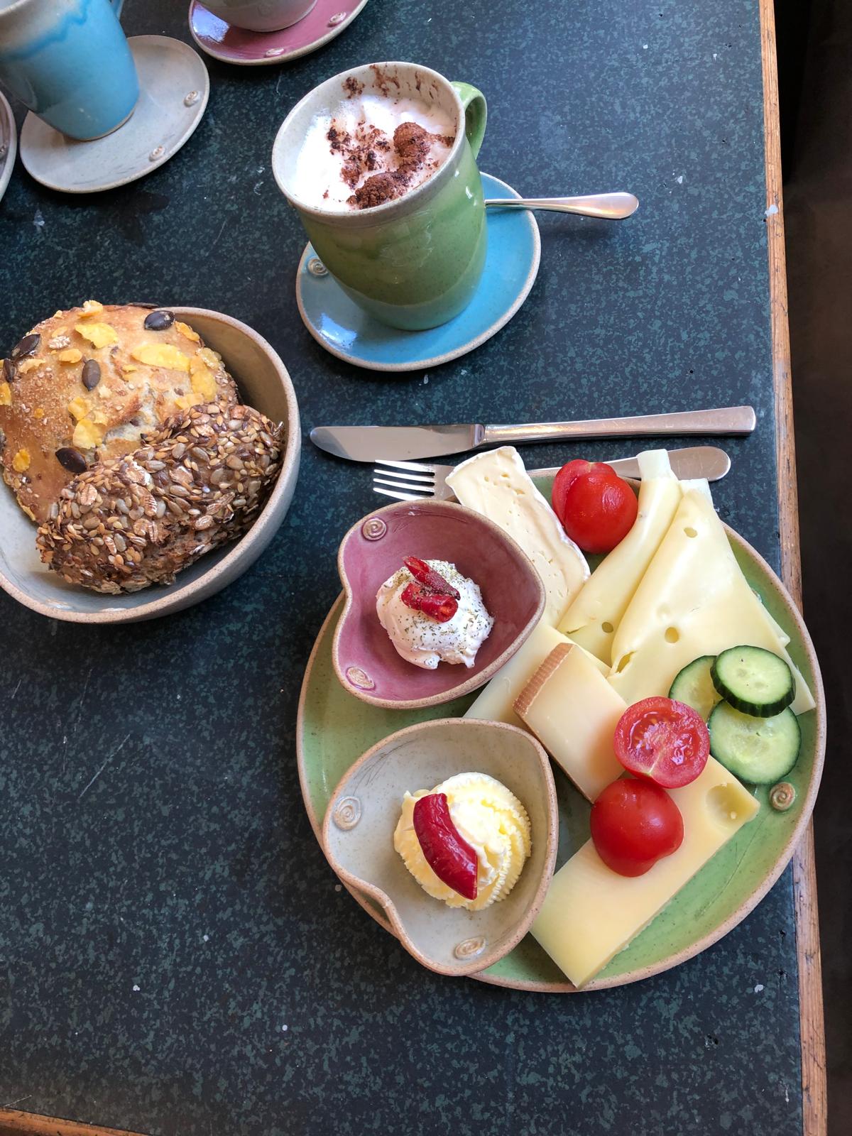 Gemütliche Atmosphäre und frische Produkte im Unser Kleiner Laden