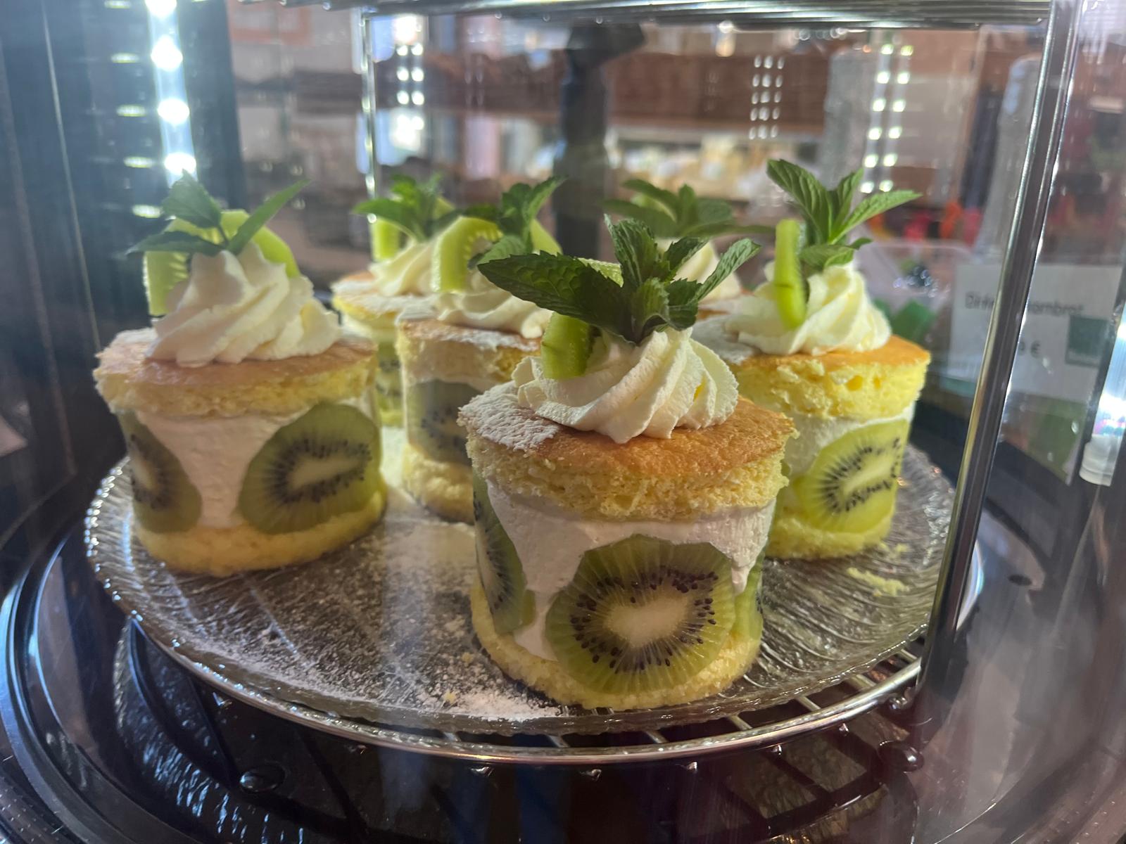 Hausgemachte Torten und feine Backwaren